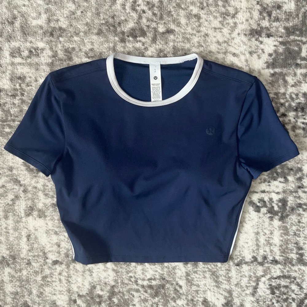 Lululemon Tight-Fit Cropped Shelf-Bra T-Shirt *Medium Support, B/C Cup